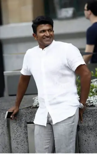 MEN WHITE T SHIRT